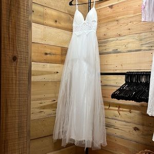 White Dreamy Nights With You Maxi Dress, US S NWT
